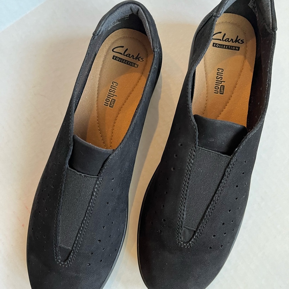 Clarks Collection Women's 10M Medora Gemma Slip on Shoes Perforated Black Loafer